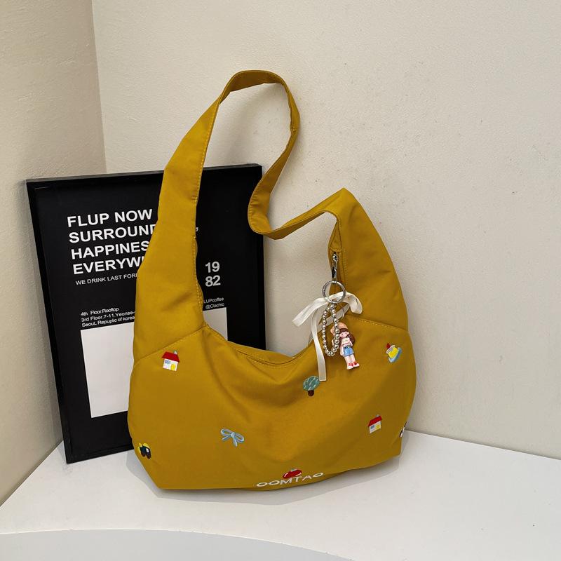 New fashionable large-capacity tote bag 2025 spring flow casual simple women s shoulder messenger bag without pendant
New fashionable large-capacity tote bag 2025 spring flow casual simple women s shoulder messenger bag without pendant