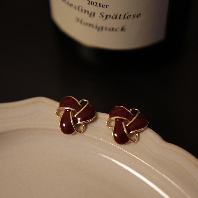 Carmen Dinner Retro Red Enamel High-End Niche Design Versatile Stud Earrings/Ear Clips
Carmen Dinner Retro Red Enamel High-End Niche Design Versatile Stud Earrings/Ear Clips