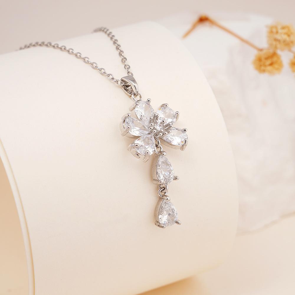 Elegant Zircon Flower Butterfly Tassel Necklaces for Women Stainless Steel Chain Trendy Collar Jewelry Accessories Gifts
Elegant Zircon Flower Butterfly Tassel Necklaces for Women Stainless Steel Chain Trendy Collar Jewelry Accessories Gifts