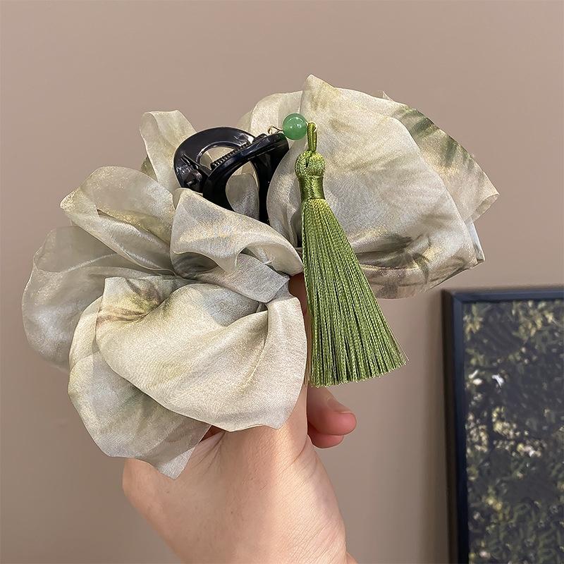 1PC Ink and Wash Wind Fringe Cloud Yarn Hairpin. New Chinese Elegant Fashion Shark Clip. Hair Accessories for Daily, Travel and Parties
1PC Ink and Wash Wind Fringe Cloud Yarn Hairpin. New Chinese Elegant Fashion Shark Clip. Hair Accessories for Daily, Travel and Parties