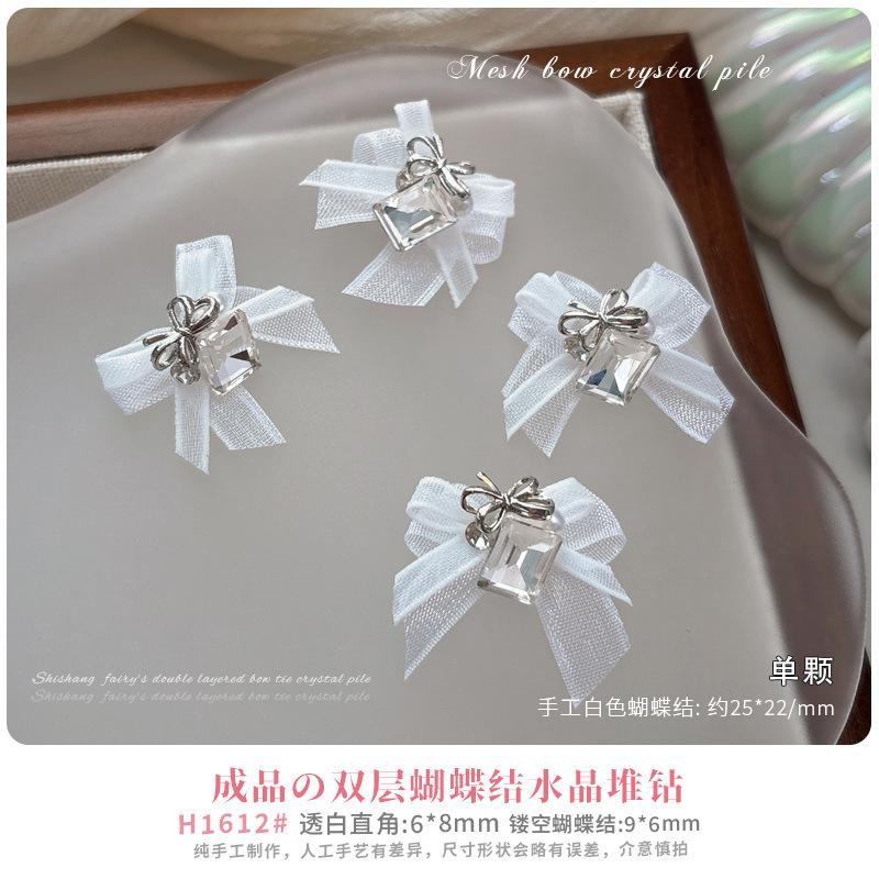 Двухслойный бант из органзы, уложенный бриллиантами, белый, розовый, квадратные капли воды, уложенные под прямым углом бриллиантовые украшения для ногтей, готовый большой бриллиант
Двухслойный бант из органзы, уложенный бриллиантами, белый, розовый, квадратные капли воды, уложенные под прямым углом бриллиантовые украшения для ногтей, готовый большой бриллиант