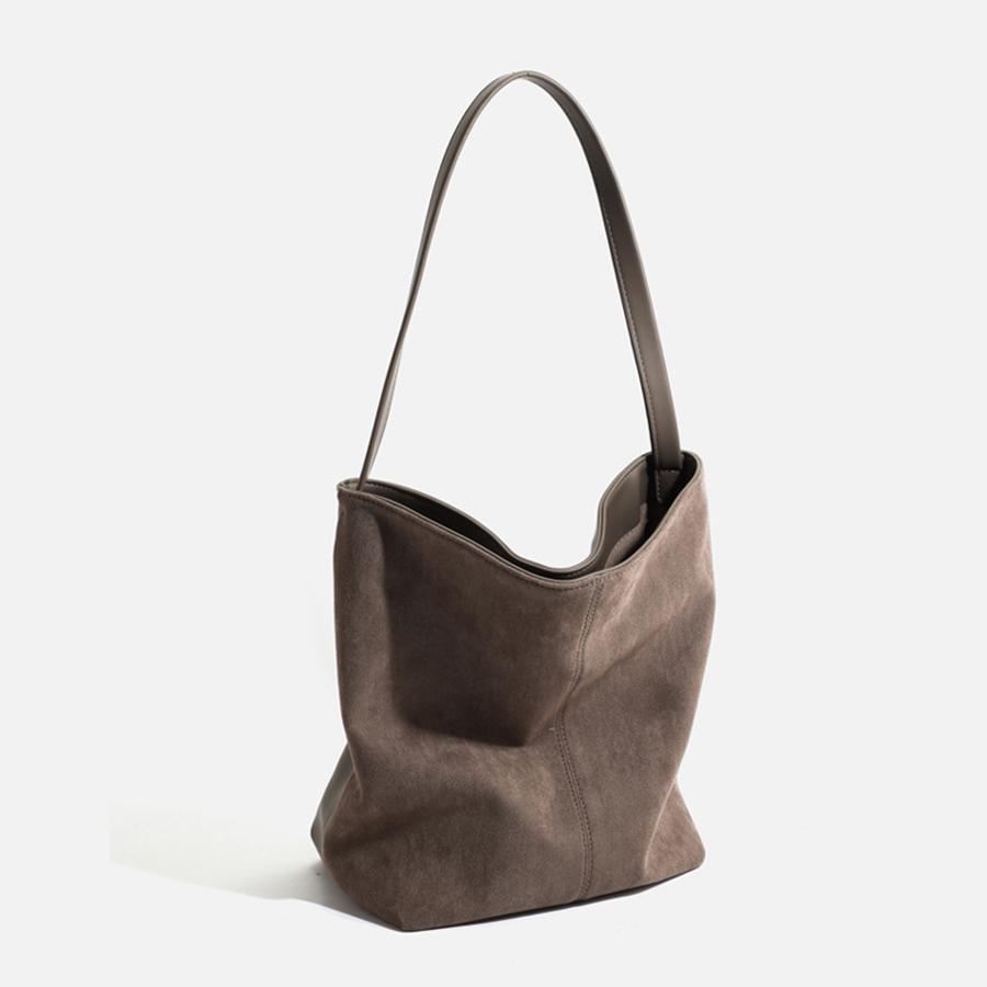 Frosted Leather Bucket Bag For Women Suede Fashi Shoulder Crossbody Bag Large Capacity Handbag Retro Simple Casual Satchel Bag 28x16x31cm
Frosted Leather Bucket Bag For Women Suede Fashi Shoulder Crossbody Bag Large Capacity Handbag Retro Simple Casual Satchel Bag 28x16x31cm