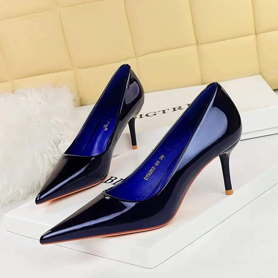 Women 7cm High Heels Career Temperament Work Pumps Lady Stiletto Heels Glossy Leather Fetish Royal Blue Nude Party Concise Shoes 37
Women 7cm High Heels Career Temperament Work Pumps Lady Stiletto Heels Glossy Leather Fetish Royal Blue Nude Party Concise Shoes 37
