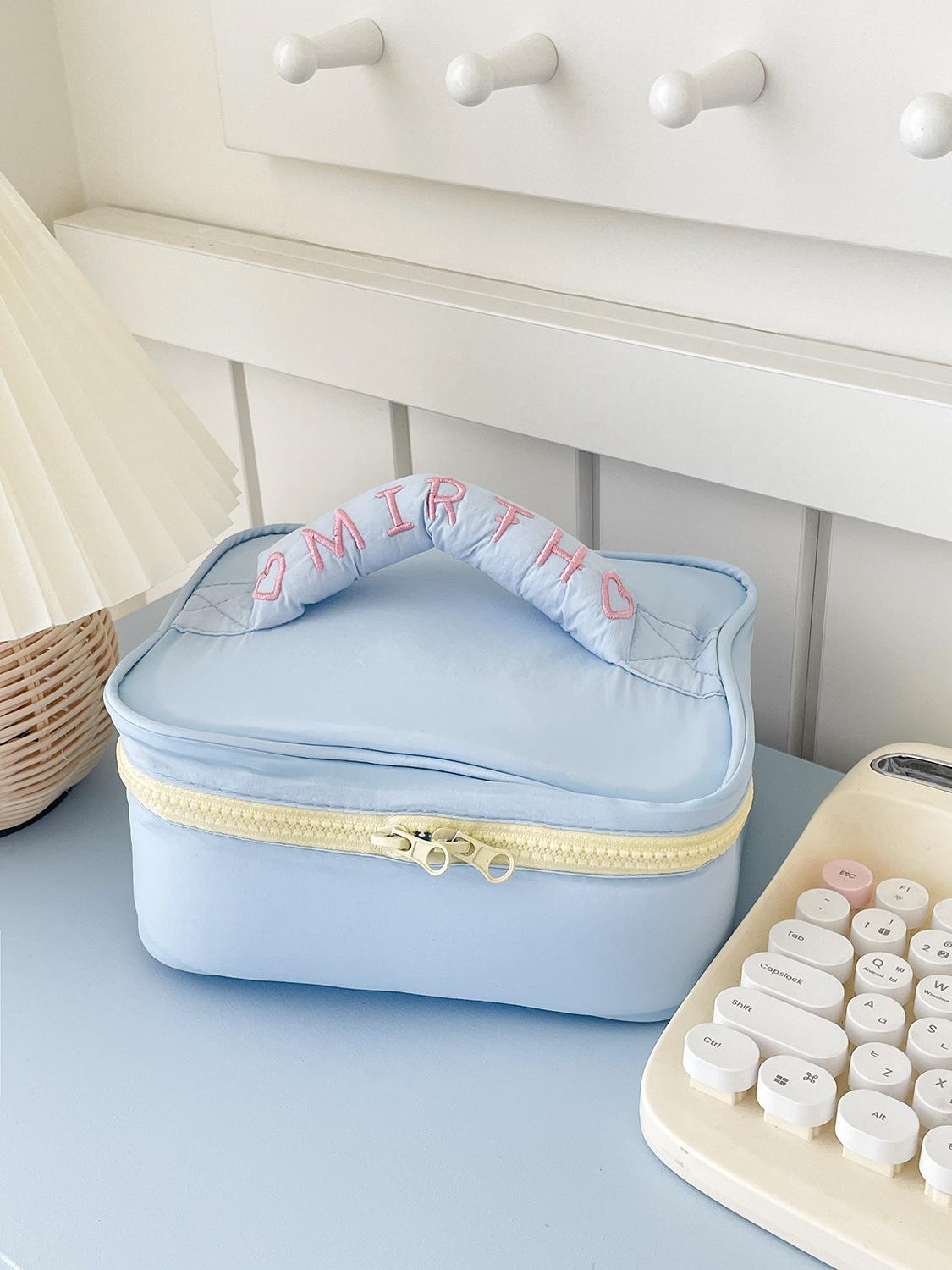 Embroidery Letter Women s Makeup Case Cosmetic Bags Large Capacity Ladies Handbags Candy Color Female Travel Wash Storage Bag синий
Embroidery Letter Women s Makeup Case Cosmetic Bags Large Capacity Ladies Handbags Candy Color Female Travel Wash Storage Bag синий