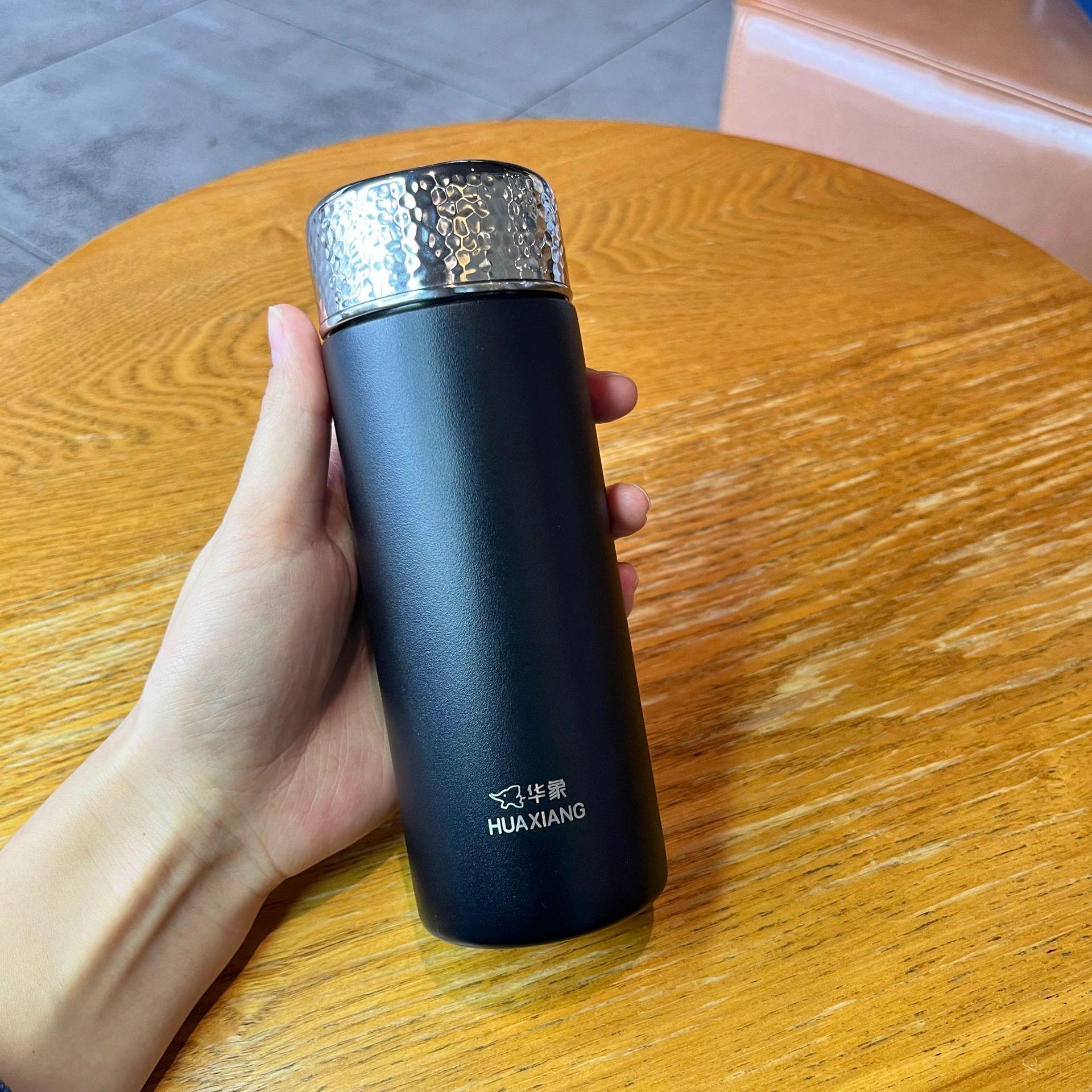 Huaxiang 5250 Portable Insulated Tea Infuser Cup - Men s & Women s Casual Gift with Logo Engraving 300ml (Bulk Discount Available)
Huaxiang 5250 Portable Insulated Tea Infuser Cup - Men s & Women s Casual Gift with Logo Engraving 300ml (Bulk Discount Available)