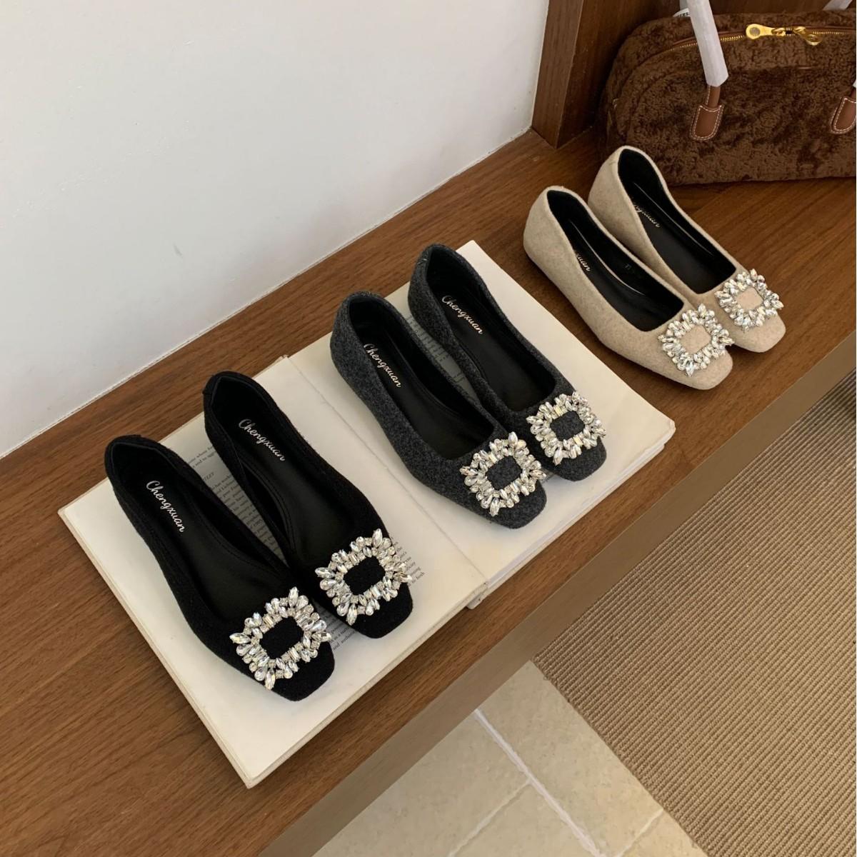 2025 autumn and winter new round head button shallow mouth soft bottom foot cover versatile OL commuter inner slope heel women s single shoes 39 абрикосовый
2025 autumn and winter new round head button shallow mouth soft bottom foot cover versatile OL commuter inner slope heel women s single shoes 39 абрикосовый