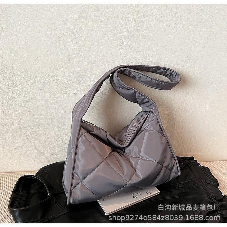 New Women s Bag, Niche Diamond Underarm Bag. серый
New Women s Bag, Niche Diamond Underarm Bag. серый