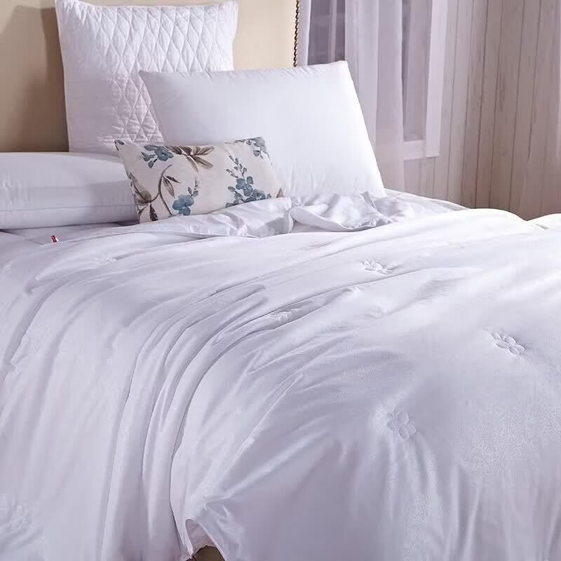 Hengyuanxiang Mulberry Silk & Soy Fiber Quilt
Hengyuanxiang Mulberry Silk & Soy Fiber Quilt