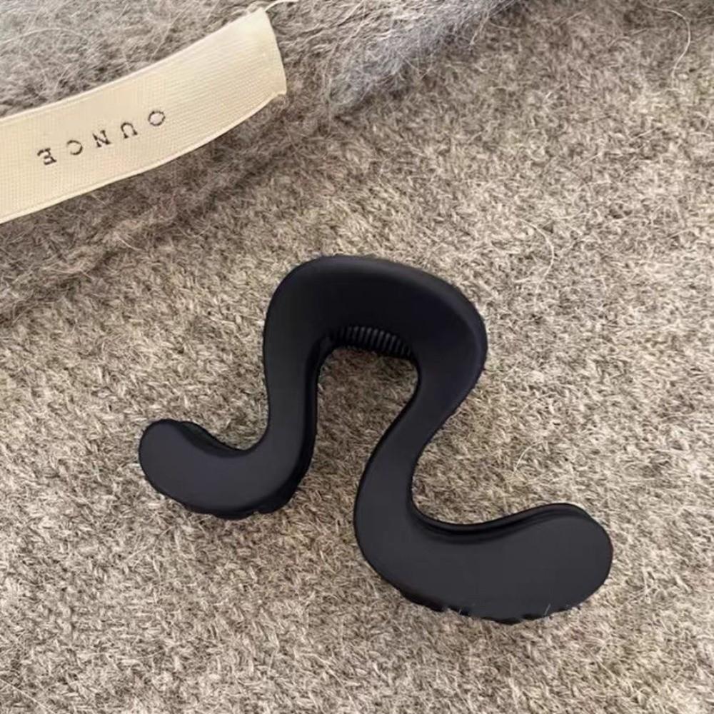 Simple Casual Acrylic Hair Claw Large Lightweight Shark Clip Irregular Shape Matte Finish Ponytail Clip Headwear Accessories матовий чорний колір
Simple Casual Acrylic Hair Claw Large Lightweight Shark Clip Irregular Shape Matte Finish Ponytail Clip Headwear Accessories матовий чорний колір