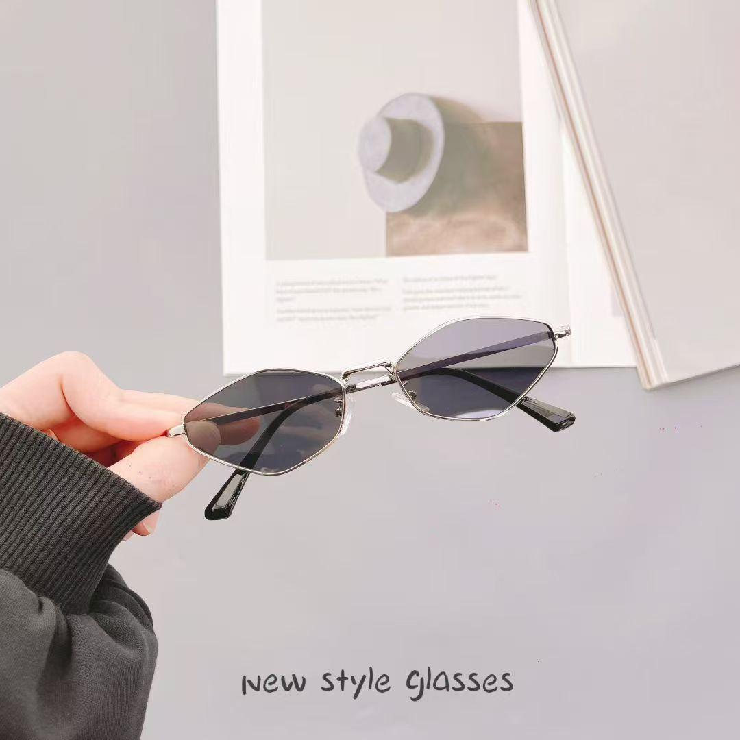 Polygon Shape Men s Sun Glasses Fashion Stylish Anti-glare Sunglasses Women Outdoor Travelling Sun Glass for Women
Polygon Shape Men s Sun Glasses Fashion Stylish Anti-glare Sunglasses Women Outdoor Travelling Sun Glass for Women
