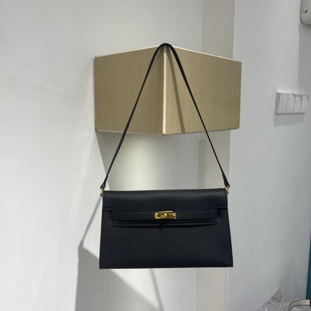 Женская сумка-багет из натуральной кожи с принтом пальмы, модель 2024 года — европейская и американская мода.
Женская сумка-багет из натуральной кожи с принтом пальмы, модель 2024 года — европейская и американская мода.