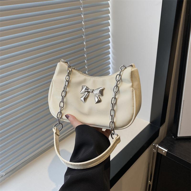 2024 new temperament fashion design single shoulder crossbody foreign style solid color retro zipper underarm crossbody bag crescent bag чёрный
2024 new temperament fashion design single shoulder crossbody foreign style solid color retro zipper underarm crossbody bag crescent bag чёрный