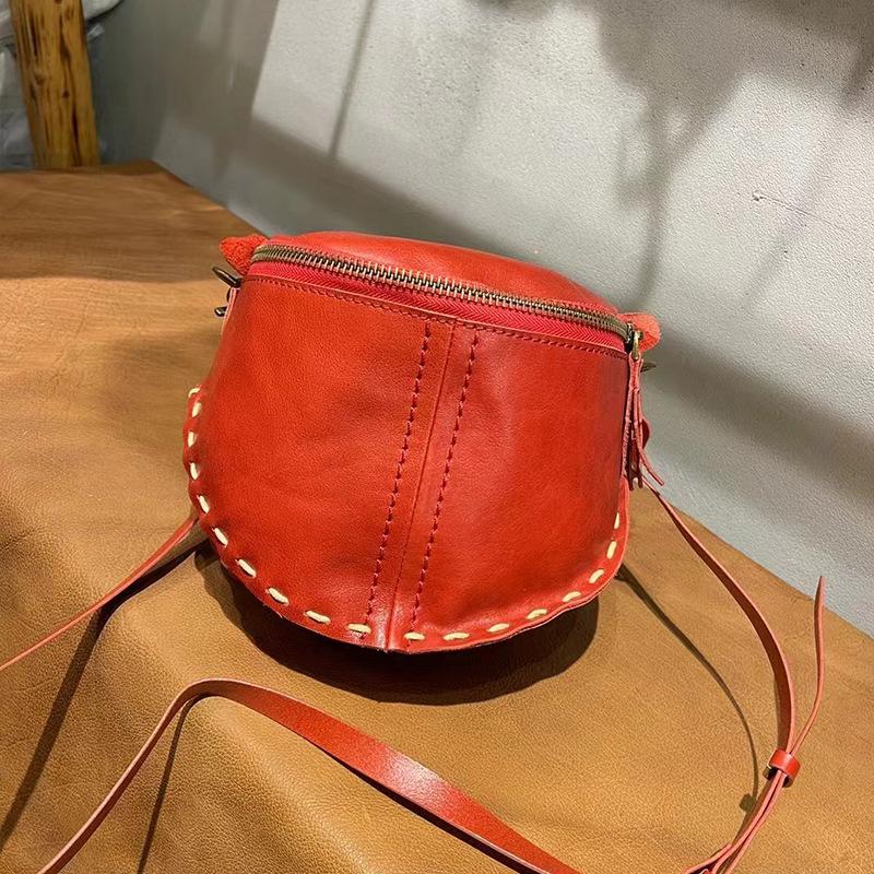 Handcrafted Retro Top-grain Cowhide Women s Saddle Bag Genuine Leather Single-room Crossbody Brushed Women s Designer Luxury Bag 20X8X19CM
Handcrafted Retro Top-grain Cowhide Women s Saddle Bag Genuine Leather Single-room Crossbody Brushed Women s Designer Luxury Bag 20X8X19CM