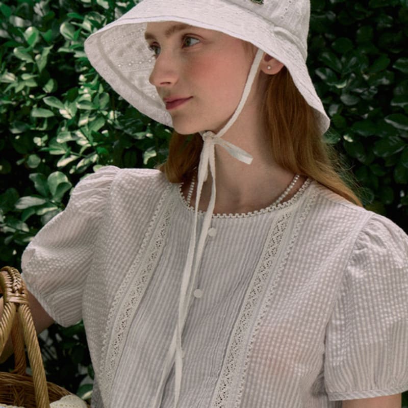 NONLOCAL Amy Lace Ribbon Bucket Hat - White White_FREE
NONLOCAL Amy Lace Ribbon Bucket Hat - White White_FREE