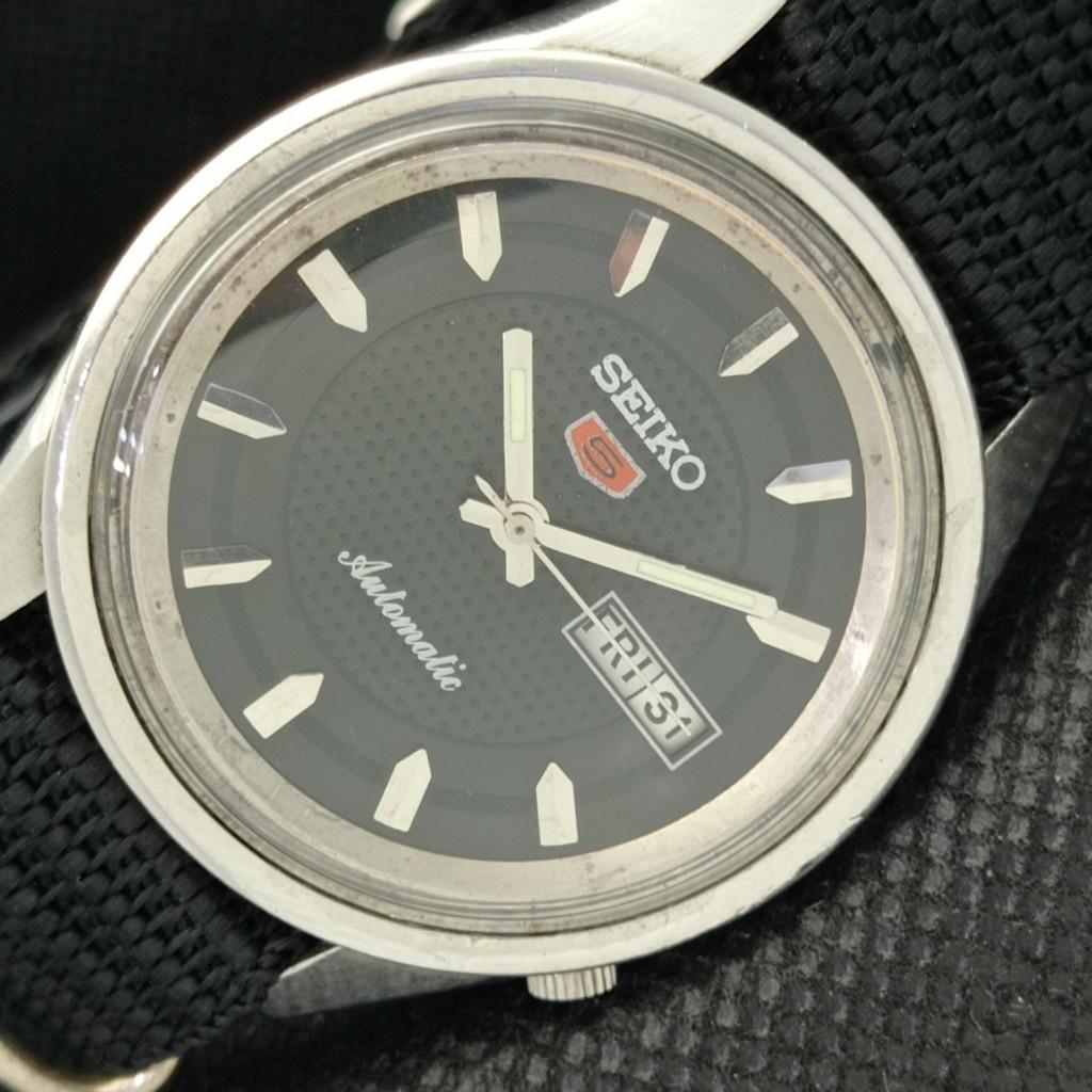 Б/У винтажные мужские часы SEIKO 5 AUTOMATIC 6119B из Японии с функцией «день/дата» черного цвета a311312-9 SKU593a-a311312
Б/У винтажные мужские часы SEIKO 5 AUTOMATIC 6119B из Японии с функцией «день/дата» черного цвета a311312-9 SKU593a-a311312