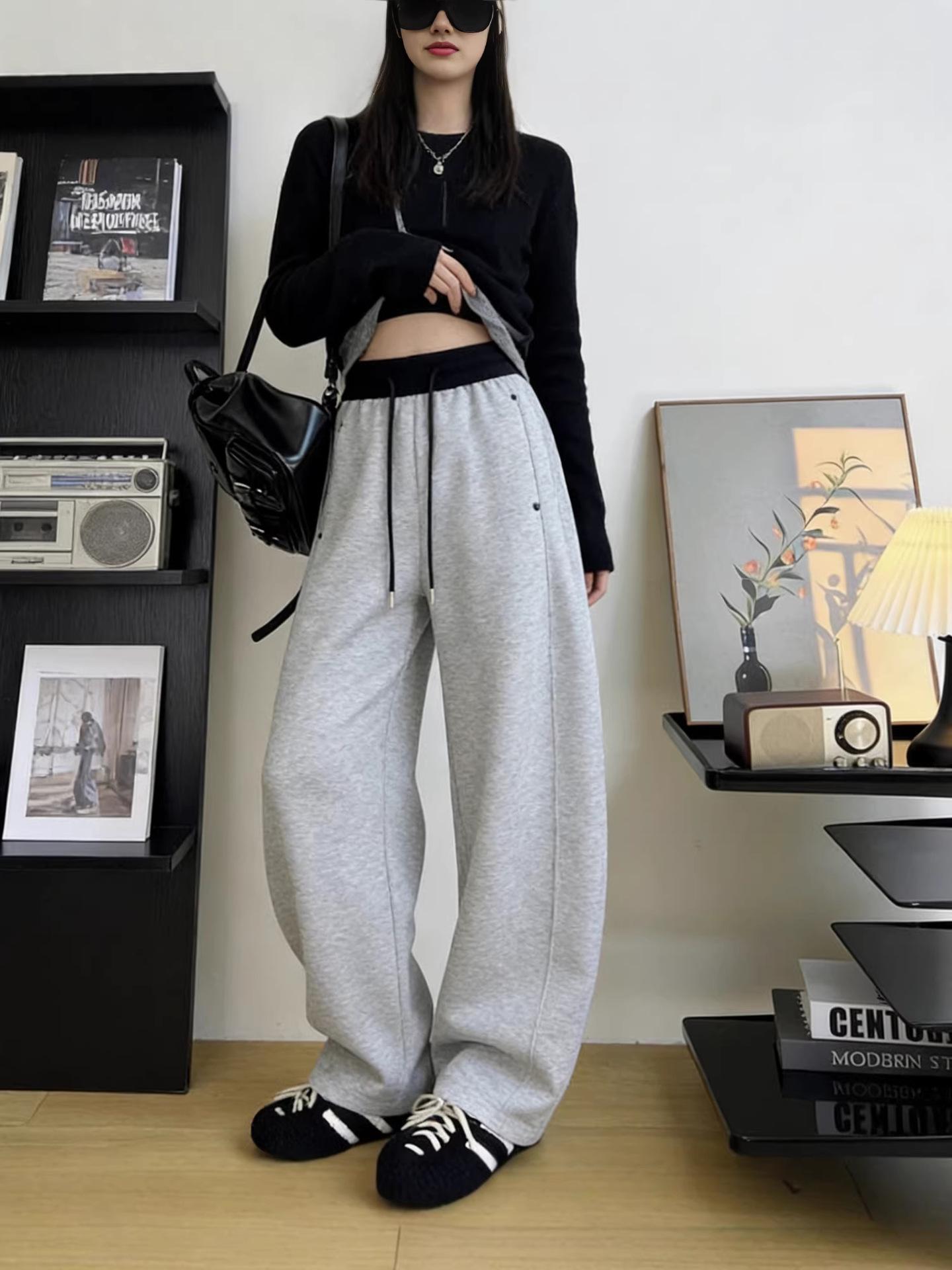 2026 Spring Women s Curved Leg Sweatpants with Contrasting Waistband and Rivet Accents Large темно-синий
2026 Spring Women s Curved Leg Sweatpants with Contrasting Waistband and Rivet Accents Large темно-синий
