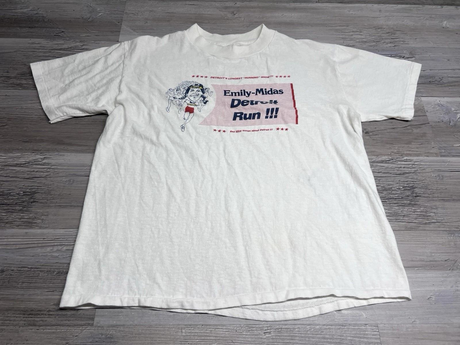 Vintage Emily Midas Detroit Run T-Shirt Single Stitch USA Made Size L Caricature L
Vintage Emily Midas Detroit Run T-Shirt Single Stitch USA Made Size L Caricature L