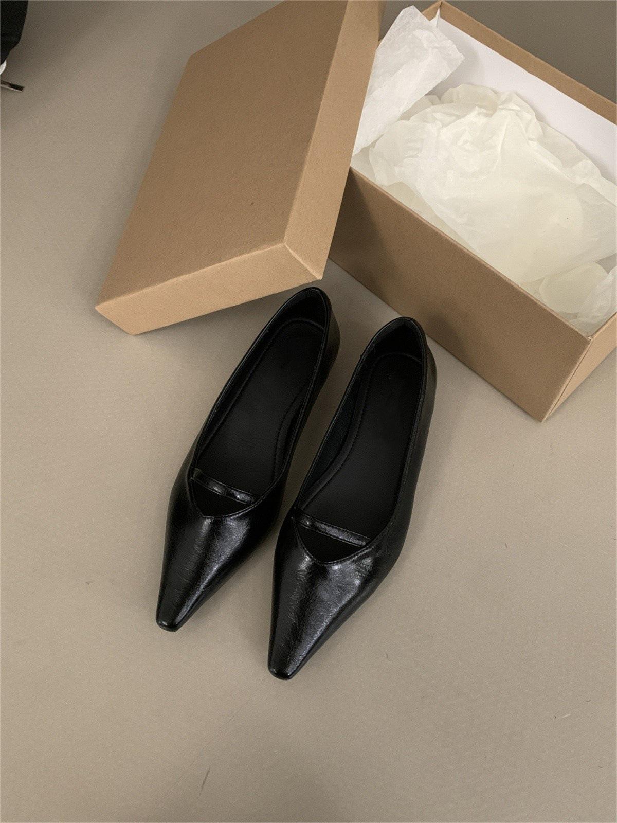 Temperament неглубокие одинарные туфли женские весна и осень новые французские вечерние туфли-бини для поездок на работу на плоской подошве красные остроносые свадебные туфли 40 чёрный