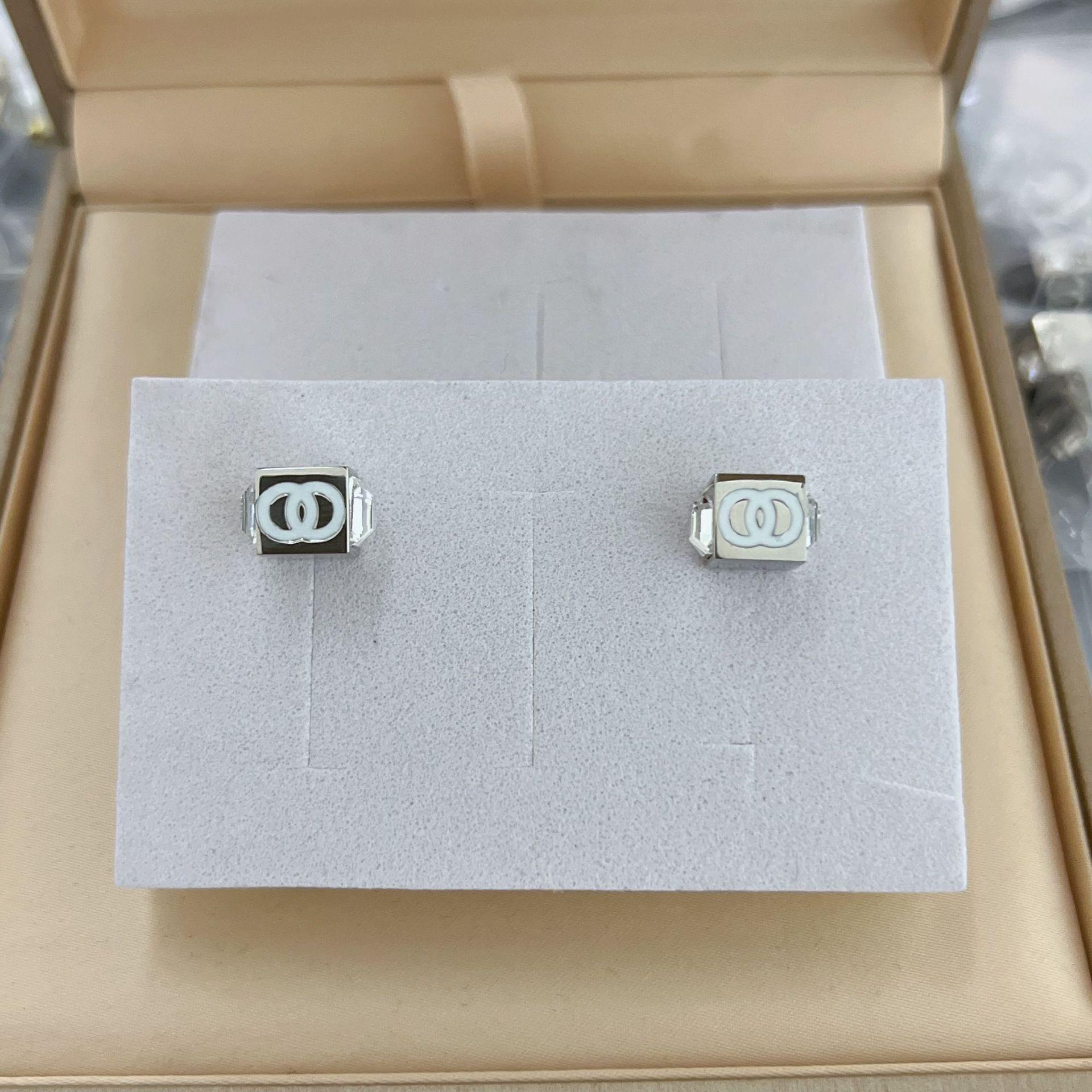 Набор ожерелья и серег Xiangjia Sweet Cube – Модная цепочка для свитера и цепочка для ключицы
Набор ожерелья и серег Xiangjia Sweet Cube – Модная цепочка для свитера и цепочка для ключицы