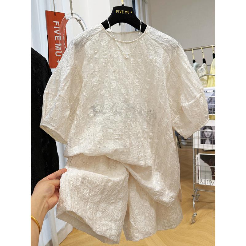 Women s Summer Textured Embroidery Short-Sleeve Top & Shorts Set Medium бежевий
Women s Summer Textured Embroidery Short-Sleeve Top & Shorts Set Medium бежевий