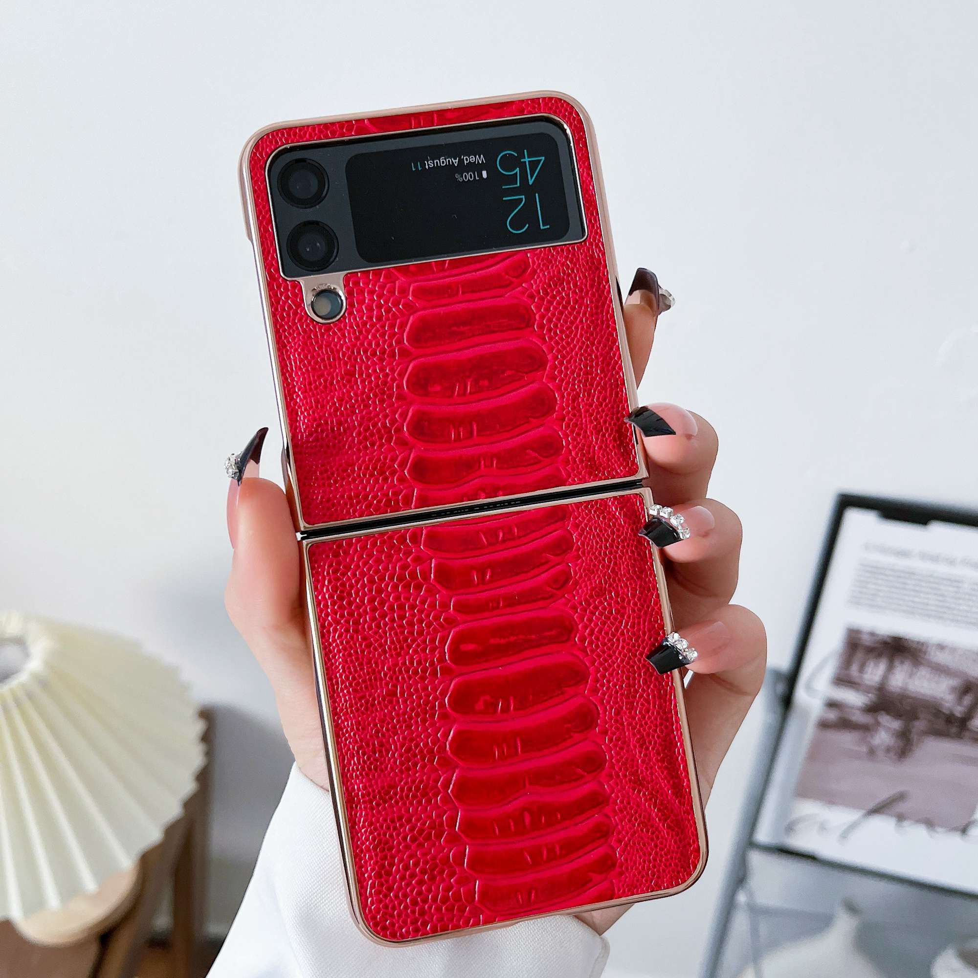 For Samsung Galaxy Z Flip4 5G Protective Case Electroplating Anti-Drop Phone Cover Crocodile Texture Genuine Leather+TPU+PC Shockproof Case Red
For Samsung Galaxy Z Flip4 5G Protective Case Electroplating Anti-Drop Phone Cover Crocodile Texture Genuine Leather+TPU+PC Shockproof Case Red