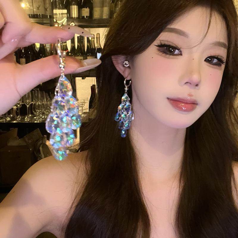 Water drop fringed earrings simple and versatile elegant stud earrings niche fashion high temperament earrings women
Water drop fringed earrings simple and versatile elegant stud earrings niche fashion high temperament earrings women