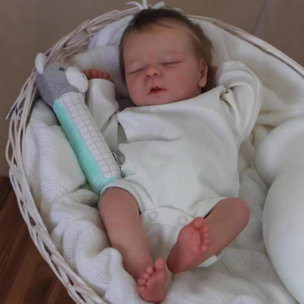 Реалистичная игрушка-кукла для новорожденных, 17 дюймов, милая имитация куклы-перерождения, мягкое тканевое тело Даррена, видимые вены, кукла-реборн для детей Full Silicone Boy
Реалистичная игрушка-кукла для новорожденных, 17 дюймов, милая имитация куклы-перерождения, мягкое тканевое тело Даррена, видимые вены, кукла-реборн для детей Full Silicone Boy