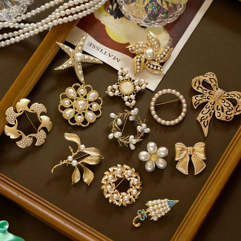 Vintage Palace Style Brooch Accessories Baroque Retro Pearl Matte Brooches For Woman Girl Party Gift
Vintage Palace Style Brooch Accessories Baroque Retro Pearl Matte Brooches For Woman Girl Party Gift