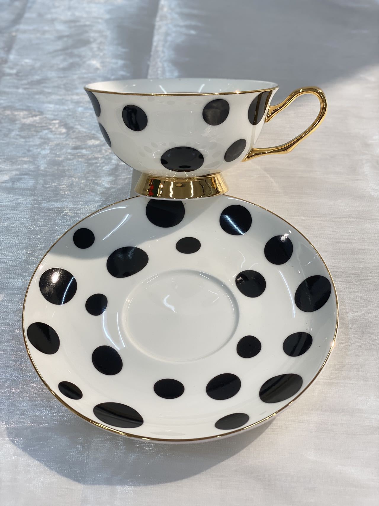 220ml Ceramic Mug Light Luxury Retro Afternoon Tea Coffee Cup Saucer Sets Couple Cup Set Home Creative Drinkware Mugs Home Gift
220ml Ceramic Mug Light Luxury Retro Afternoon Tea Coffee Cup Saucer Sets Couple Cup Set Home Creative Drinkware Mugs Home Gift