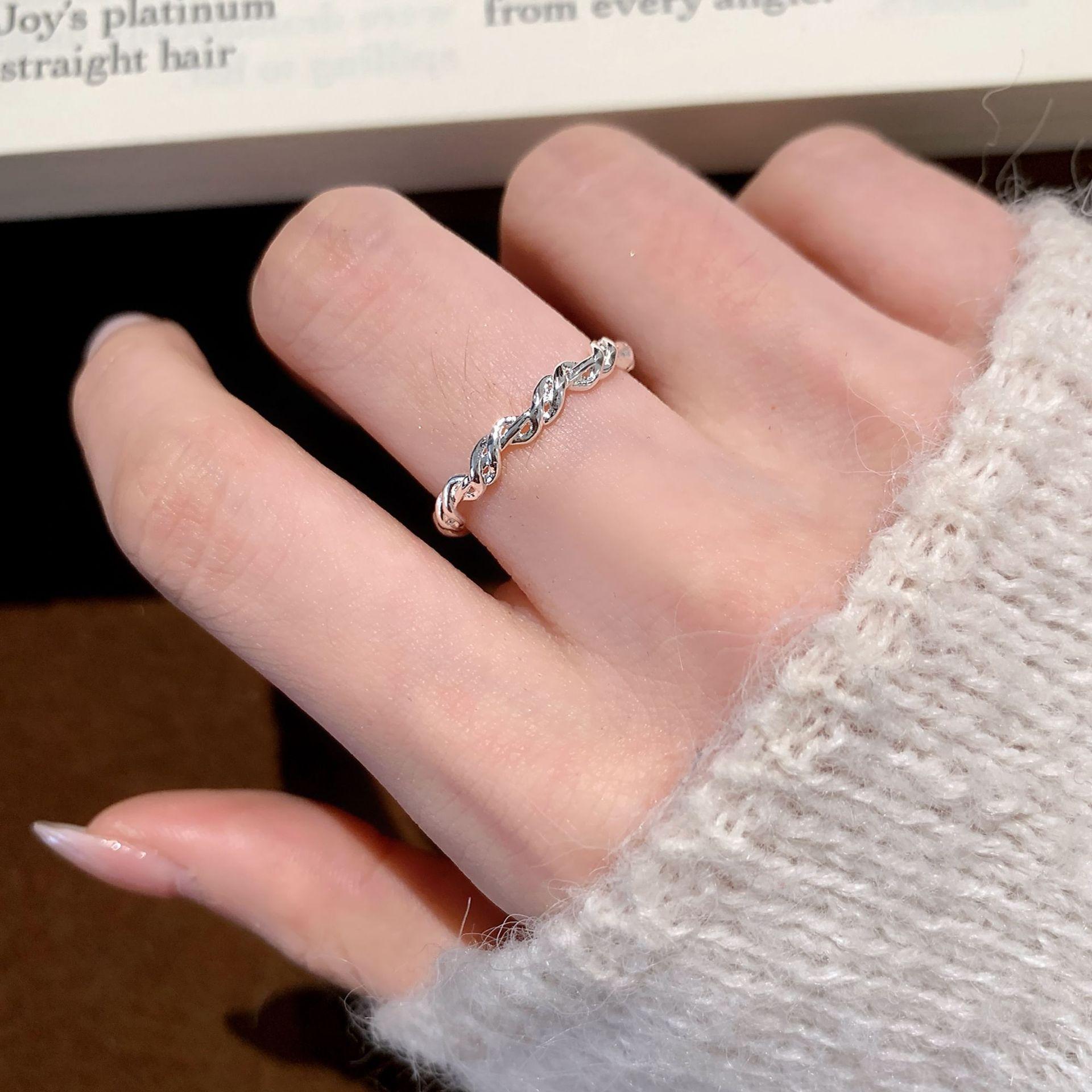 PANJBJ 925 Sterling Silver Line Ring for Women Texture Hollow Out Irregular Love Heart Adjustable Ins Accessories Gift Dropship
PANJBJ 925 Sterling Silver Line Ring for Women Texture Hollow Out Irregular Love Heart Adjustable Ins Accessories Gift Dropship