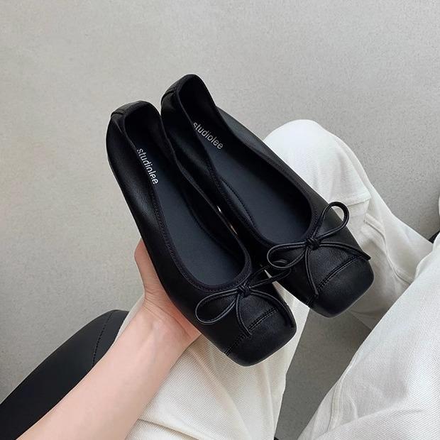 Grape mother of the same style, ballet style splicing, small square head, shallow mouth, one pedal, flat-bottomed bow, single shoes, women s leather 35
Grape mother of the same style, ballet style splicing, small square head, shallow mouth, one pedal, flat-bottomed bow, single shoes, women s leather 35