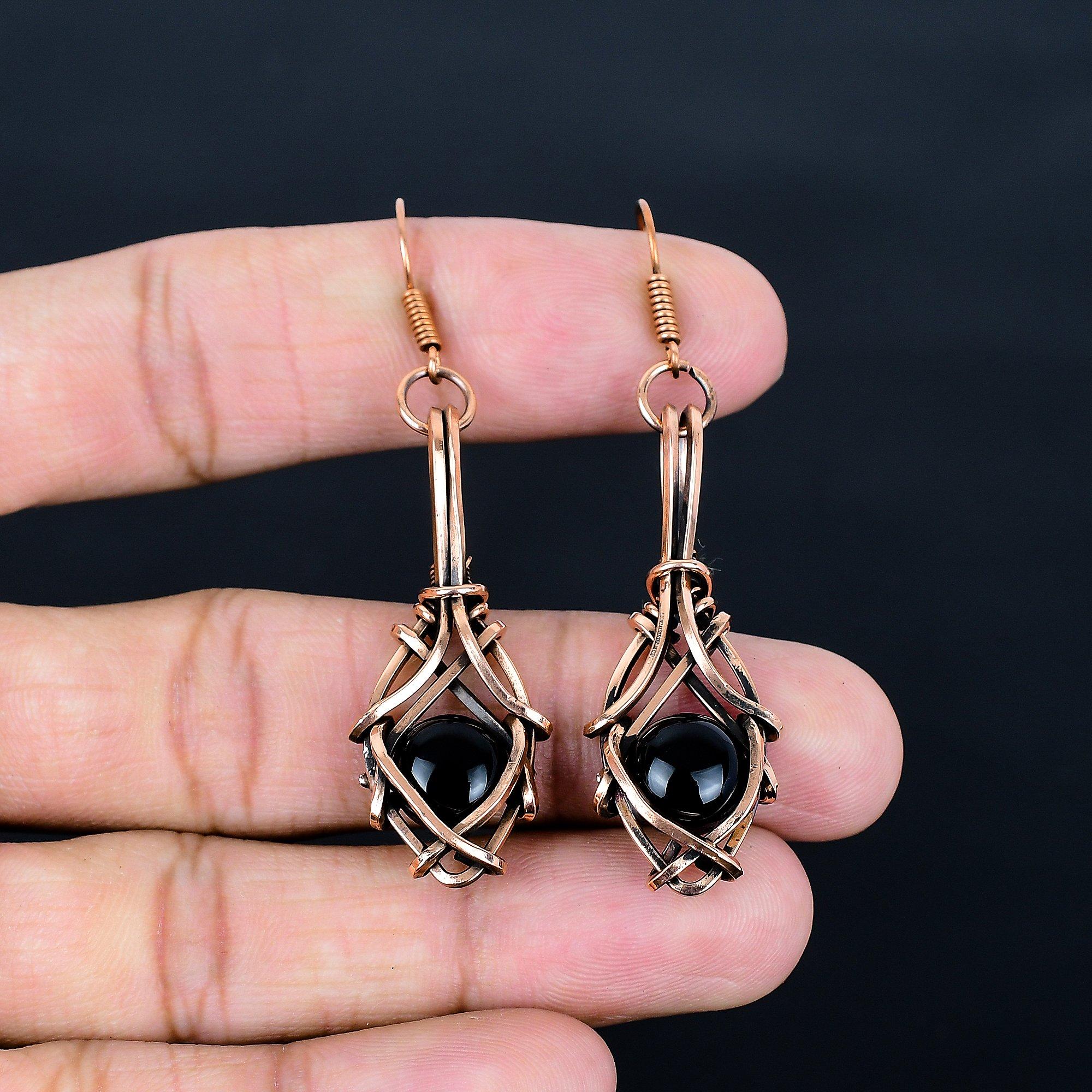 Серьги из черного оникса, обернутые медной проволокой 999 пробы, серьги ручной работы с драгоценными камнями ко Дню памяти
Серьги из черного оникса, обернутые медной проволокой 999 пробы, серьги ручной работы с драгоценными камнями ко Дню памяти