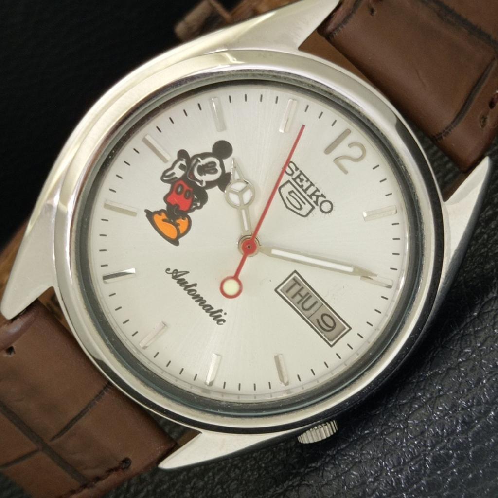 SEIKO 5 AUTOMATIC VINTAGE JAPAN 7019A MENS SILVER COLOR DIAL WATCH a700595-5 R203-a700595
SEIKO 5 AUTOMATIC VINTAGE JAPAN 7019A MENS SILVER COLOR DIAL WATCH a700595-5 R203-a700595