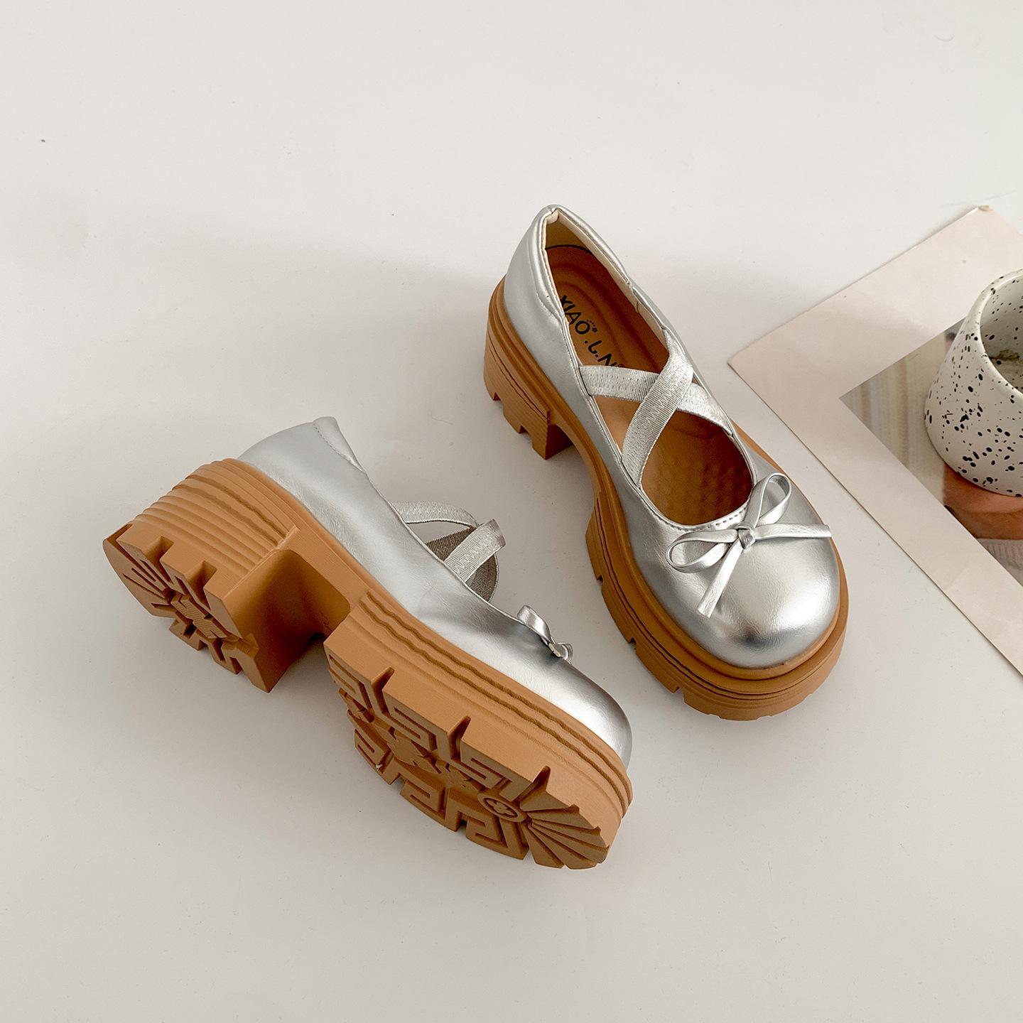 Белые французские маленькие мужские туфли на толстой подошве и толстом каблуке, женские 2025 новая летняя обувь на платформе, ретро Мэри Джейн, одинарные туфли 39 серебряный
Белые французские маленькие мужские туфли на толстой подошве и толстом каблуке, женские 2025 новая летняя обувь на платформе, ретро Мэри Джейн, одинарные туфли 39 серебряный