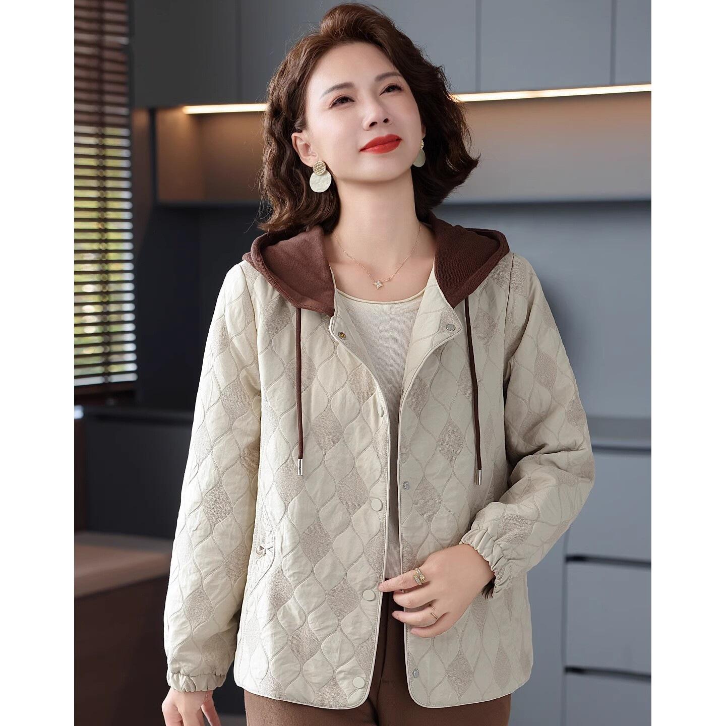 Noble Lady Stylish Windbreaker: Fashionable Spring/Autumn Coat for Middle-Aged Women 50+ - Perfect for Mother s Day 2XL (106-120 Jin)
Noble Lady Stylish Windbreaker: Fashionable Spring/Autumn Coat for Middle-Aged Women 50+ - Perfect for Mother s Day 2XL (106-120 Jin)
