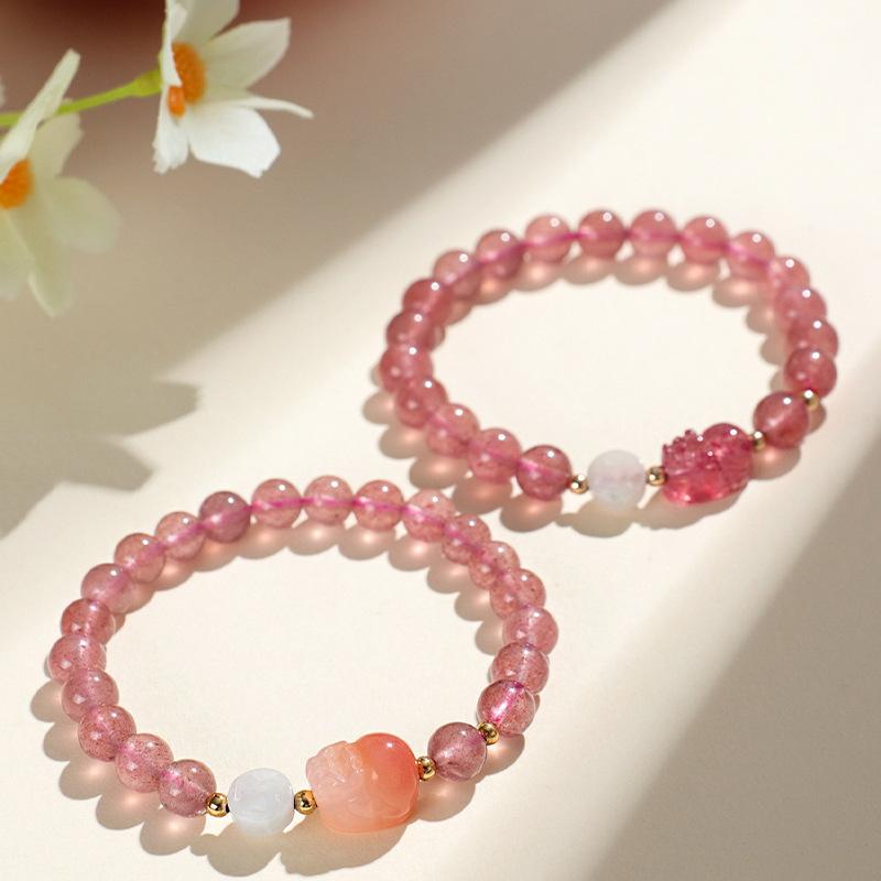Natural strawberry crystal agate bell square pendant bracelet spring and summer small fresh bracelet light luxury niche sweet jewelry
Natural strawberry crystal agate bell square pendant bracelet spring and summer small fresh bracelet light luxury niche sweet jewelry