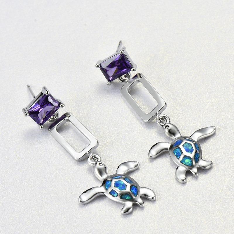 New style long diamond earrings, white gold long turtle earrings, femininity jewelry.
New style long diamond earrings, white gold long turtle earrings, femininity jewelry.