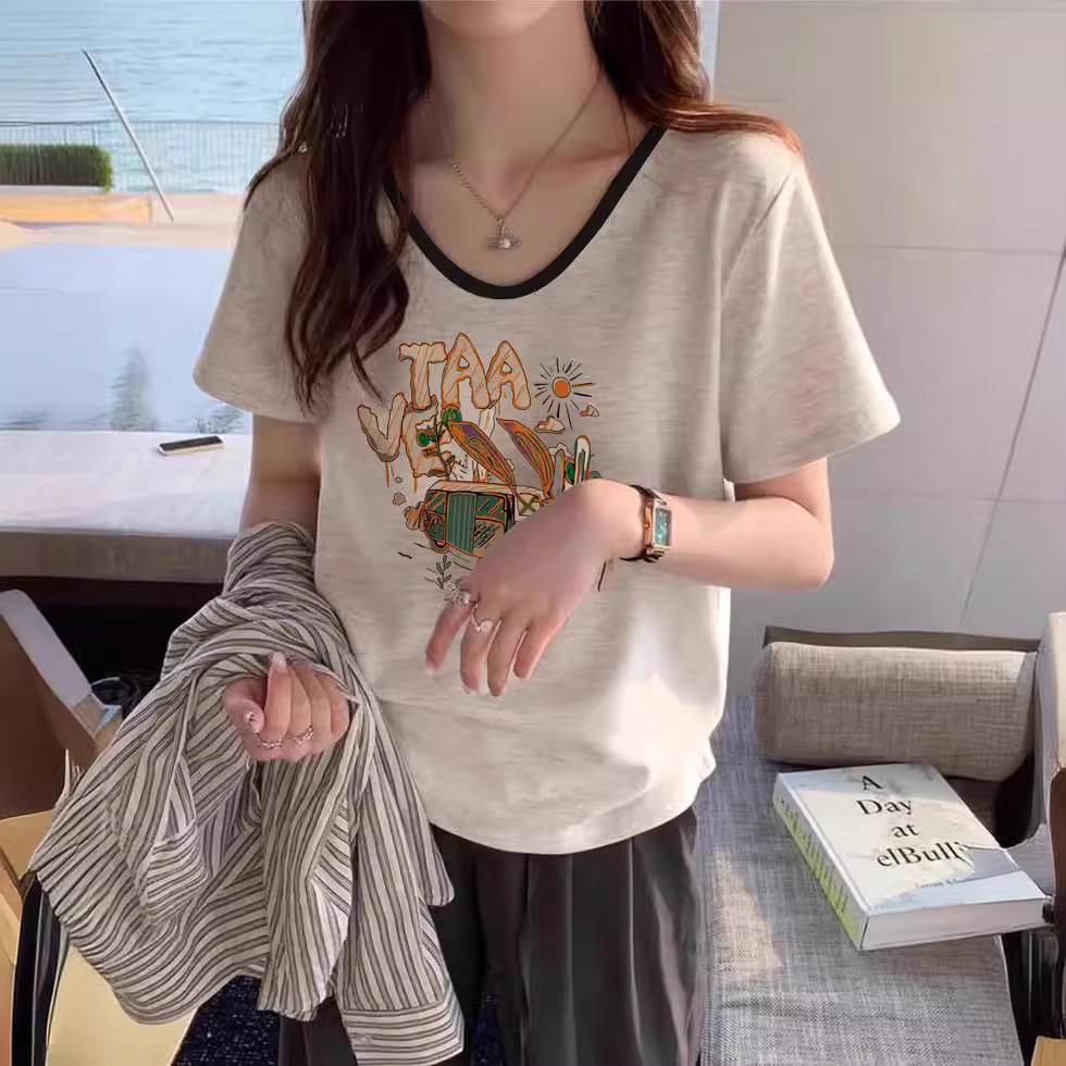 Summer women s clothing 2025 new short-sleeved t-shirt summer design sense niche color matching collar large neckline sweet Spice Girl top XL
Summer women s clothing 2025 new short-sleeved t-shirt summer design sense niche color matching collar large neckline sweet Spice Girl top XL