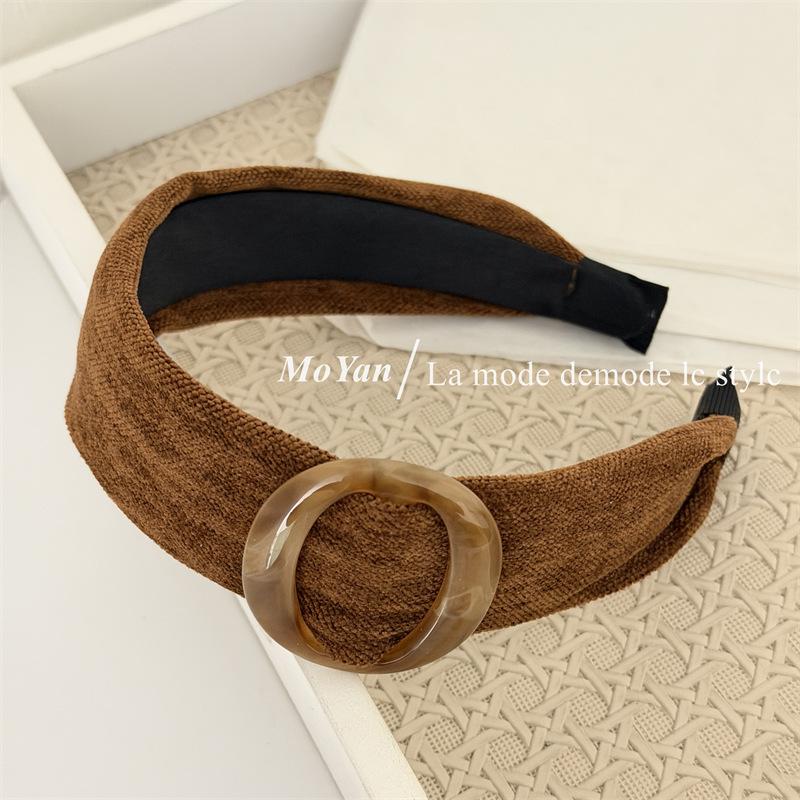 Round Hoop Wide-edge Hairband for Women, Retro Style, High-end, Stylish, with Pressure Effect for Hair, High Crown Headband кавовий
Round Hoop Wide-edge Hairband for Women, Retro Style, High-end, Stylish, with Pressure Effect for Hair, High Crown Headband кавовий