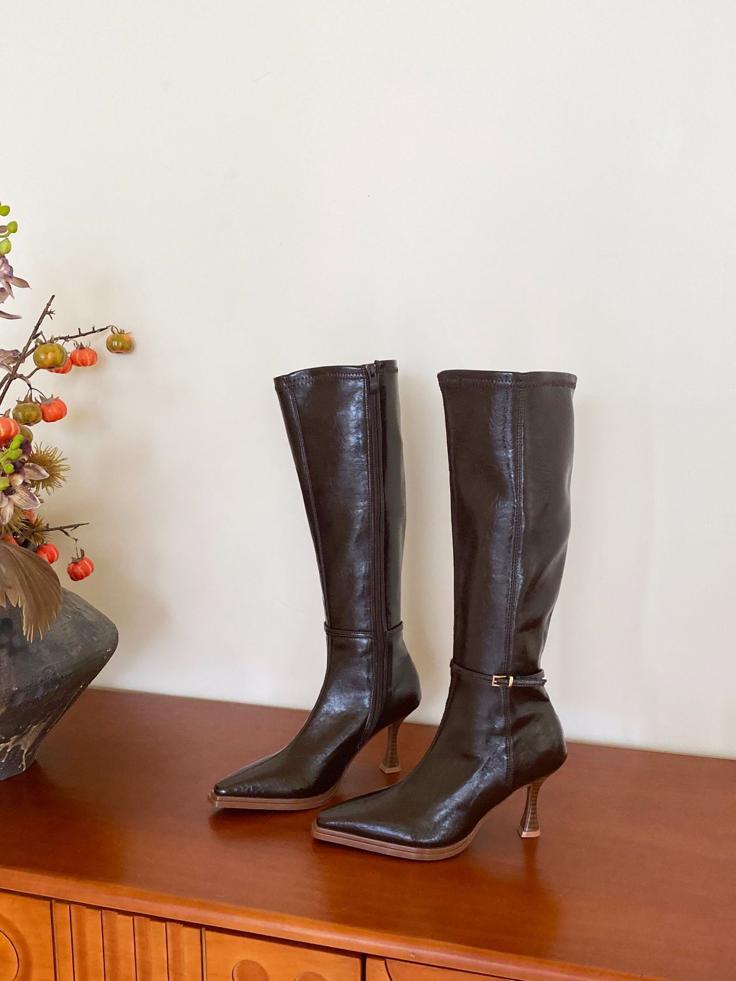 2025 autumn and winter new small square head high heel boots retro style medium high knight boots thin heel fashion boots 39 коричневый
2025 autumn and winter new small square head high heel boots retro style medium high knight boots thin heel fashion boots 39 коричневый