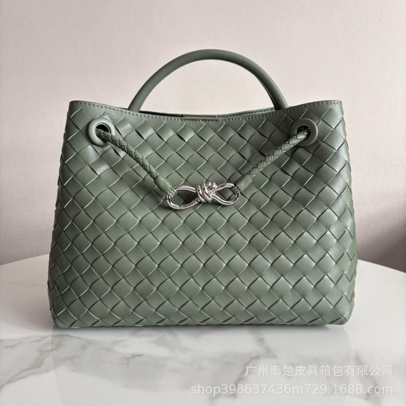 Leather Woven Tote Bag Women Fashionable Versatile Large Capacity Carrying Crossbody Small Fragrance Style High-end Feeling 25x18x10cm
Leather Woven Tote Bag Women Fashionable Versatile Large Capacity Carrying Crossbody Small Fragrance Style High-end Feeling 25x18x10cm