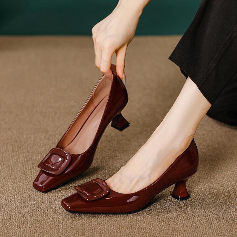 High heels women s thin heels new red wedding shoes patent leather gentle shoes square buckle niche square head single shoes 40 абрикосовий
High heels women s thin heels new red wedding shoes patent leather gentle shoes square buckle niche square head single shoes 40 абрикосовий