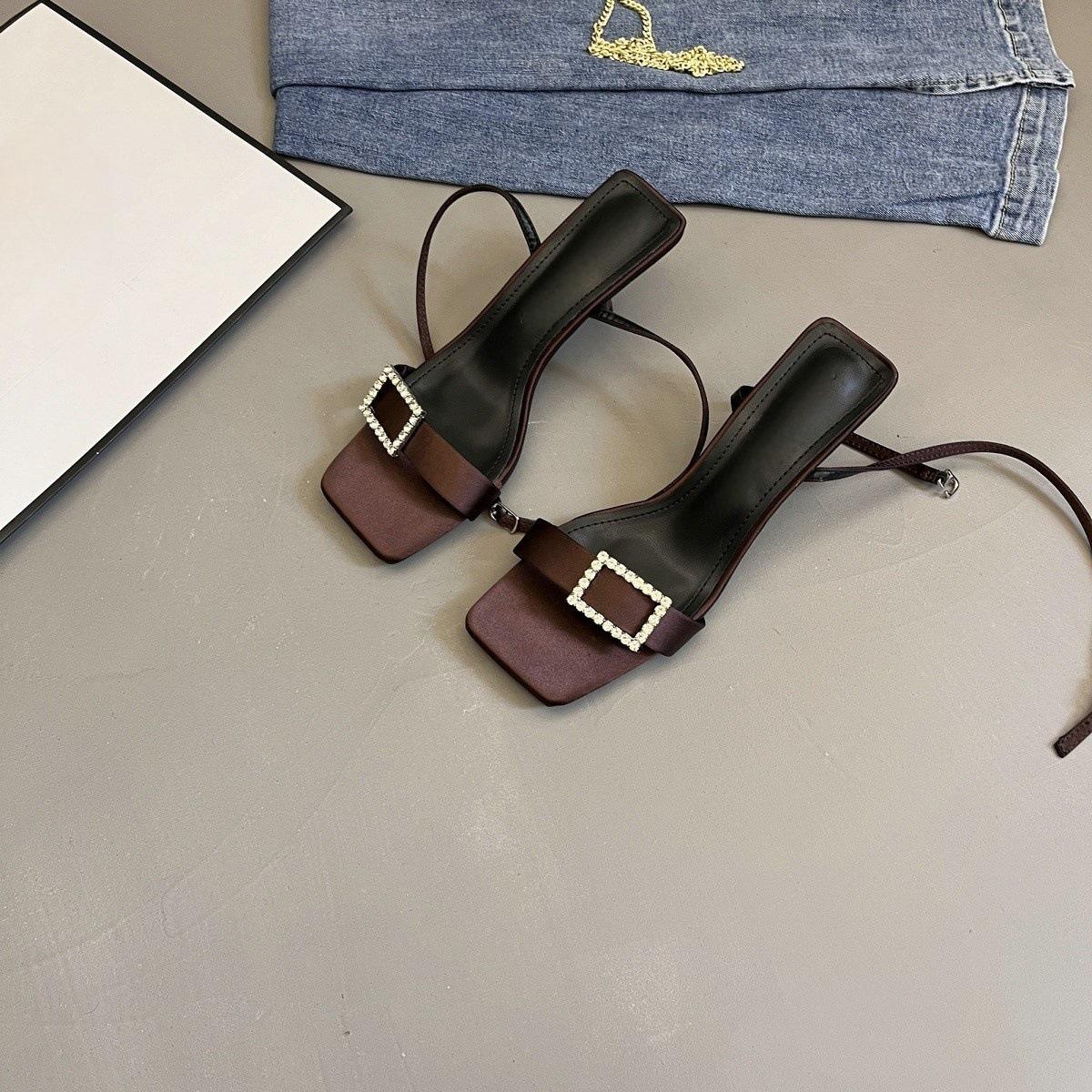 Temperament sexy high-heeled sandals women s new models wear open-toed rhinestone hollow thin heel with women s shoes 39 темно-коричневого
Temperament sexy high-heeled sandals women s new models wear open-toed rhinestone hollow thin heel with women s shoes 39 темно-коричневого