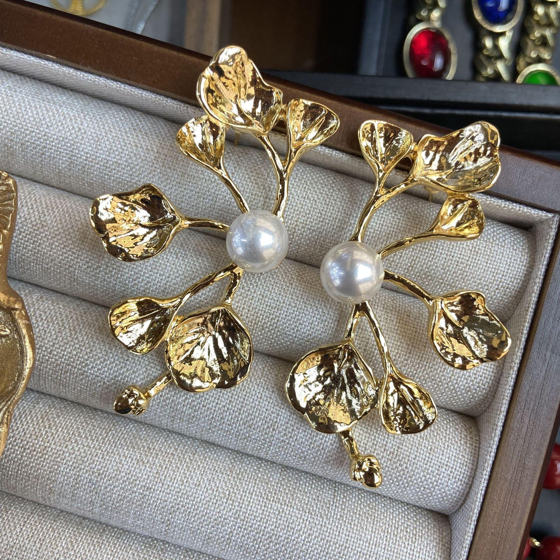 Холодные модные серьги-пусеты, преувеличенные листья, высокое чувство ретро, нишевый дизайн, легкая роскошь, темперамент, универсальная женщина
Холодные модные серьги-пусеты, преувеличенные листья, высокое чувство ретро, нишевый дизайн, легкая роскошь, темперамент, универсальная женщина