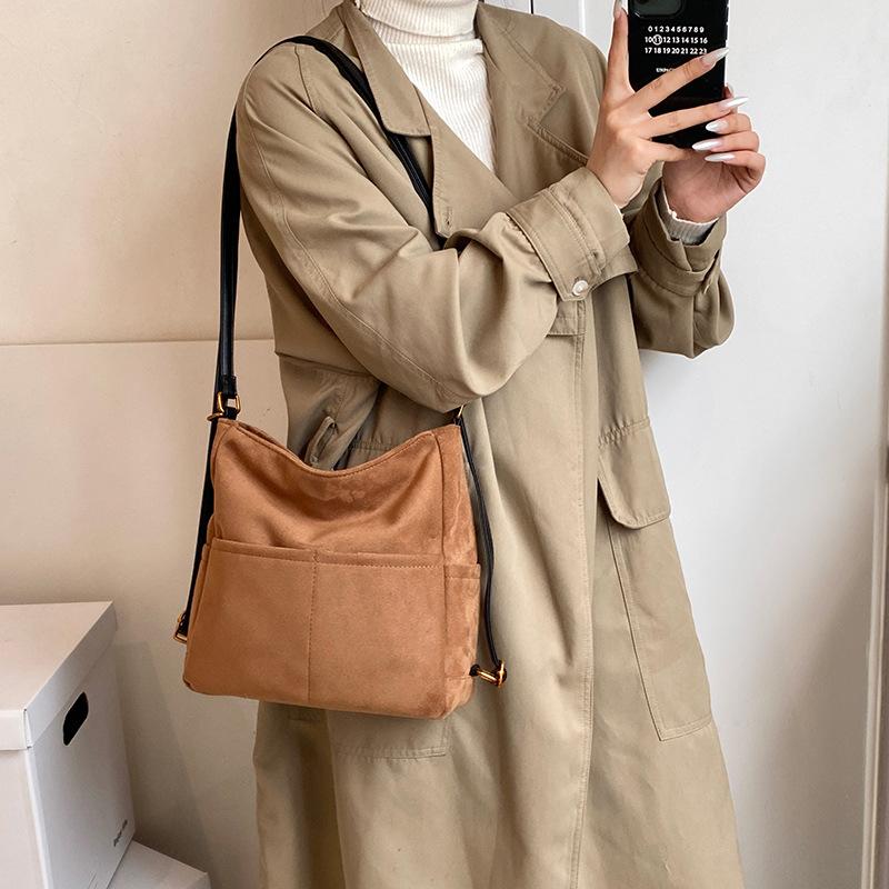 Frosted leather bag women s 2025 new fashion three-purpose women s small backpack lightweight retro casual tote bag 30*8.5*27 червоний
Frosted leather bag women s 2025 new fashion three-purpose women s small backpack lightweight retro casual tote bag 30*8.5*27 червоний