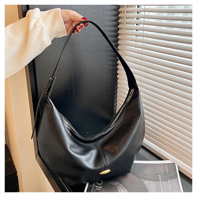 Премиальная ретро сумка-мессенджер большой вместимости женская 2024 новая простая сумка-пельмень повседневная сумка через плечо для поездок на работу чёрный