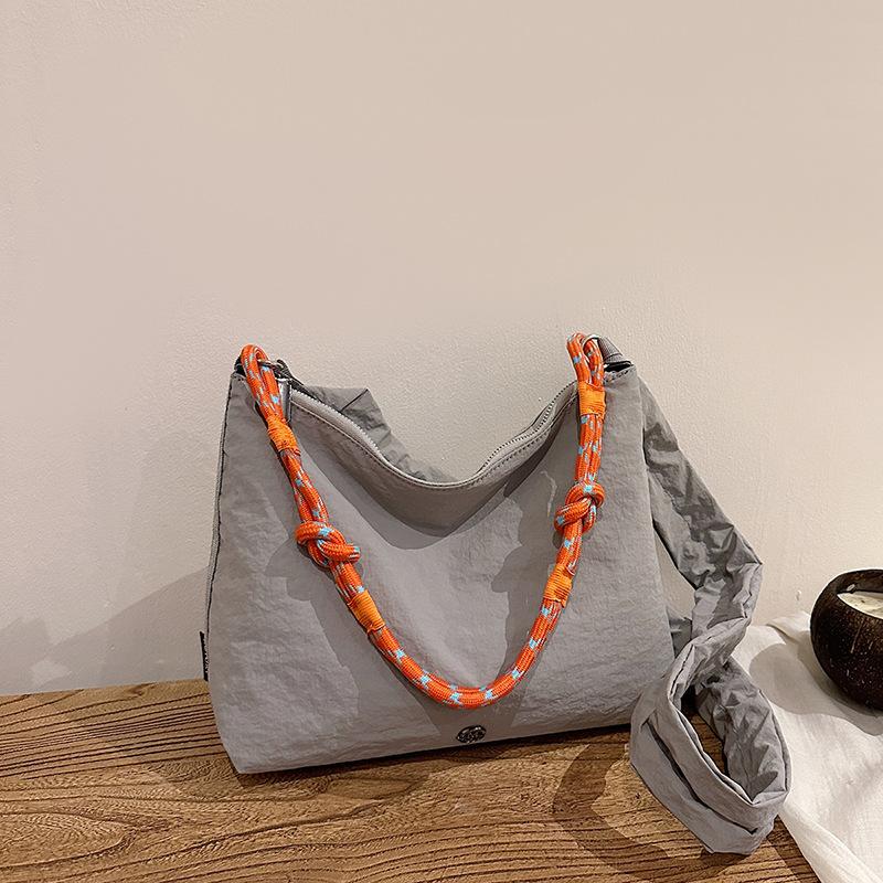 Ultra-light casual travel bag women s casual versatile nylon bag sports style shoulder storage messenger bag серый
Ultra-light casual travel bag women s casual versatile nylon bag sports style shoulder storage messenger bag серый