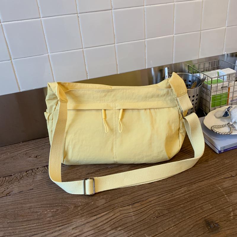 Autumn 2025 new simple and fashionable foreign large-capacity crossbody bag trendy cloth bag women s solid color niche shoulder bag жёлтый
Autumn 2025 new simple and fashionable foreign large-capacity crossbody bag trendy cloth bag women s solid color niche shoulder bag жёлтый