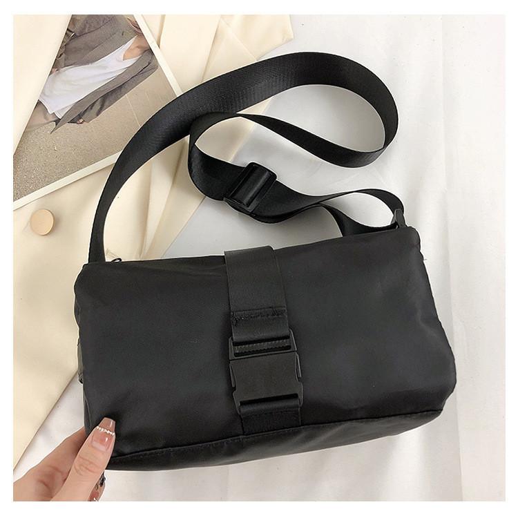 Stylish Korean Nylon Fabric Underarm Bag For Women 2022 Fashion Square Shape Bag чорний
Stylish Korean Nylon Fabric Underarm Bag For Women 2022 Fashion Square Shape Bag чорний