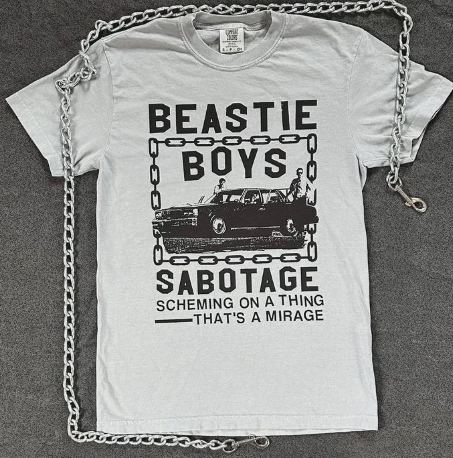 Футболка унисекс с коротким рукавом Beastie Boys band 90s Sabotage белая 2XL
Футболка унисекс с коротким рукавом Beastie Boys band 90s Sabotage белая 2XL